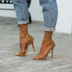 2️⃣4️⃣hr Sale 🎉Multi Color Strap Up Heels